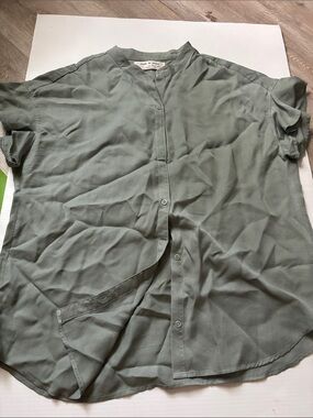 Anthropologie Cloth and Stone Short Sleeve Button-Front Blouse in Sage Green